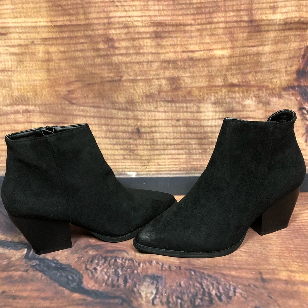 Black Dominique Nicole booties size 8
